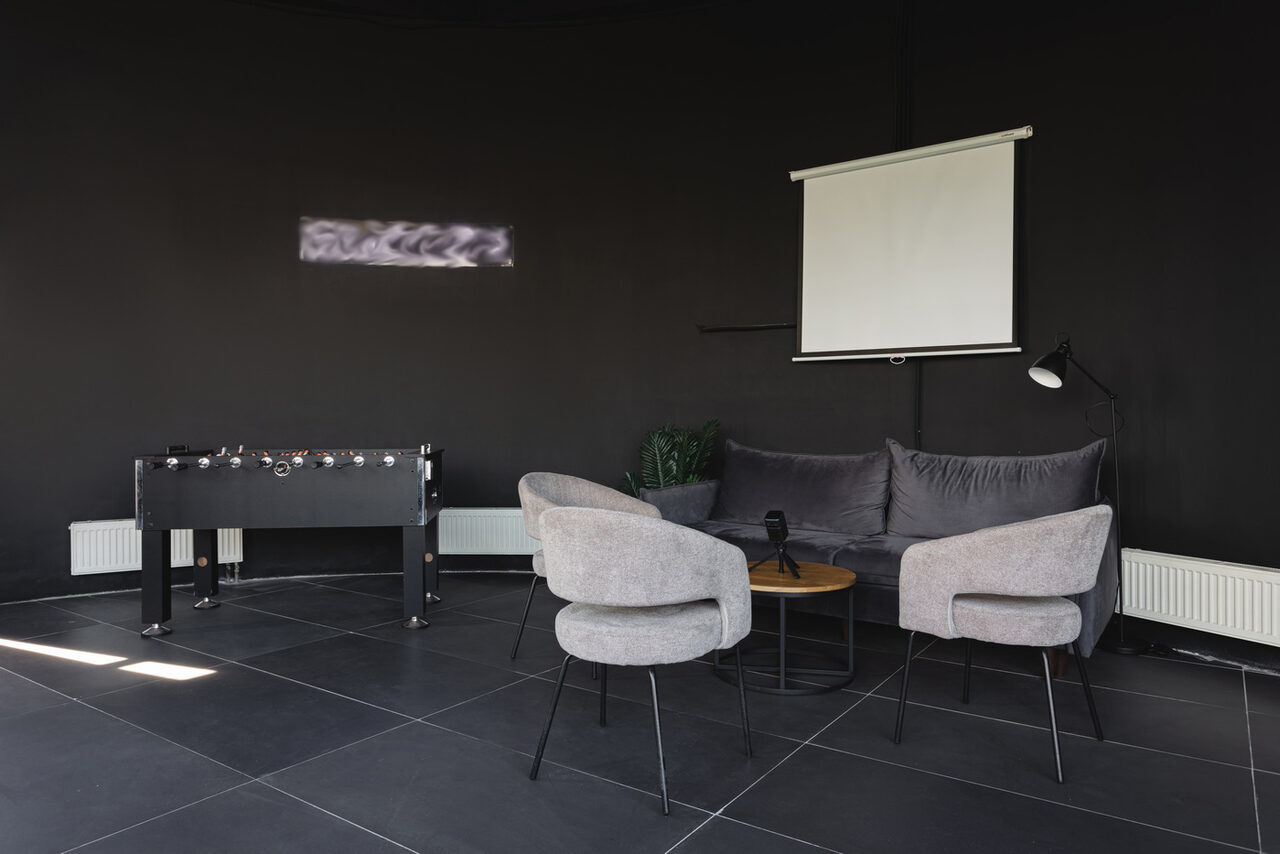 Арендовать Высота Лофт Панорамный лофт в строгих тонах