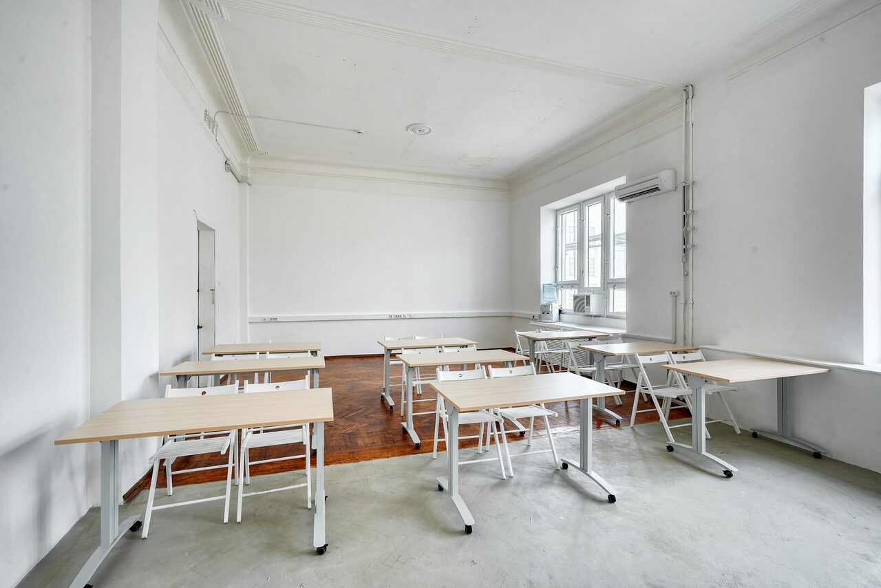 Арендовать Светлый и просторный лекторий 