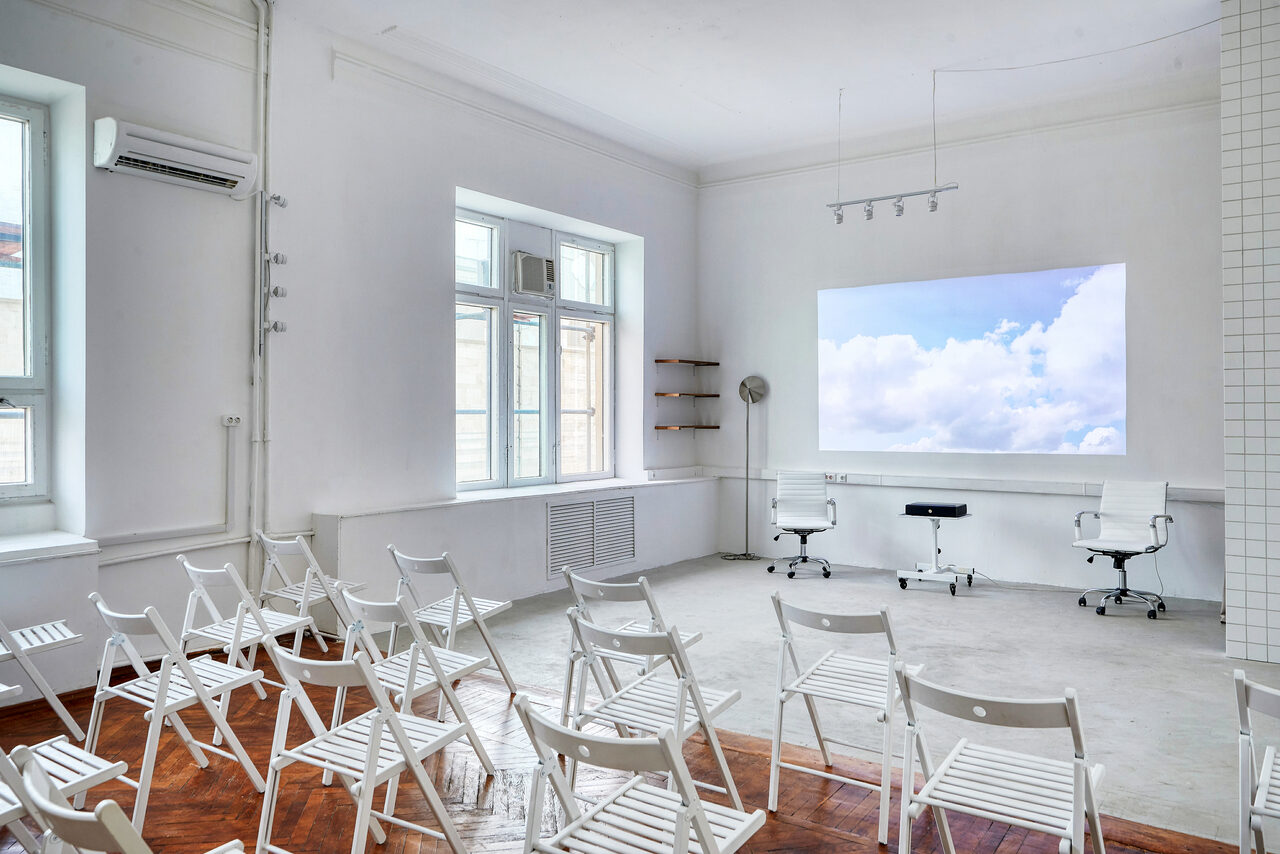 Арендовать Светлый и просторный лекторий 