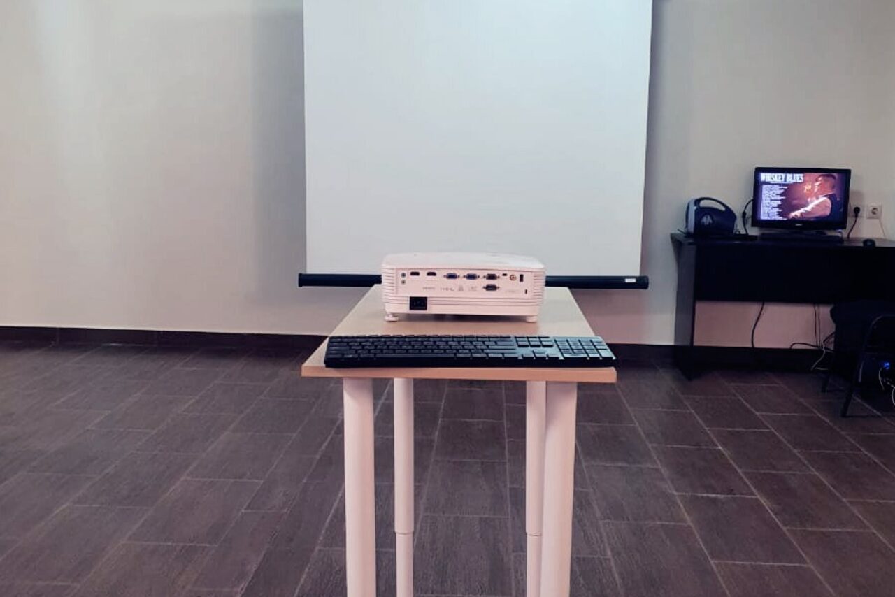 Арендовать Просторный конференц-зал