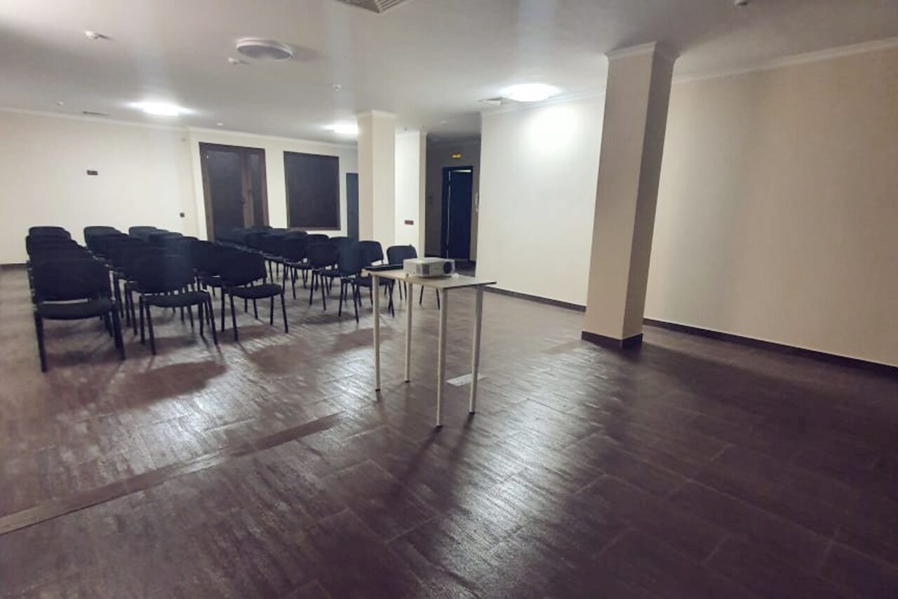 Арендовать Просторный конференц-зал