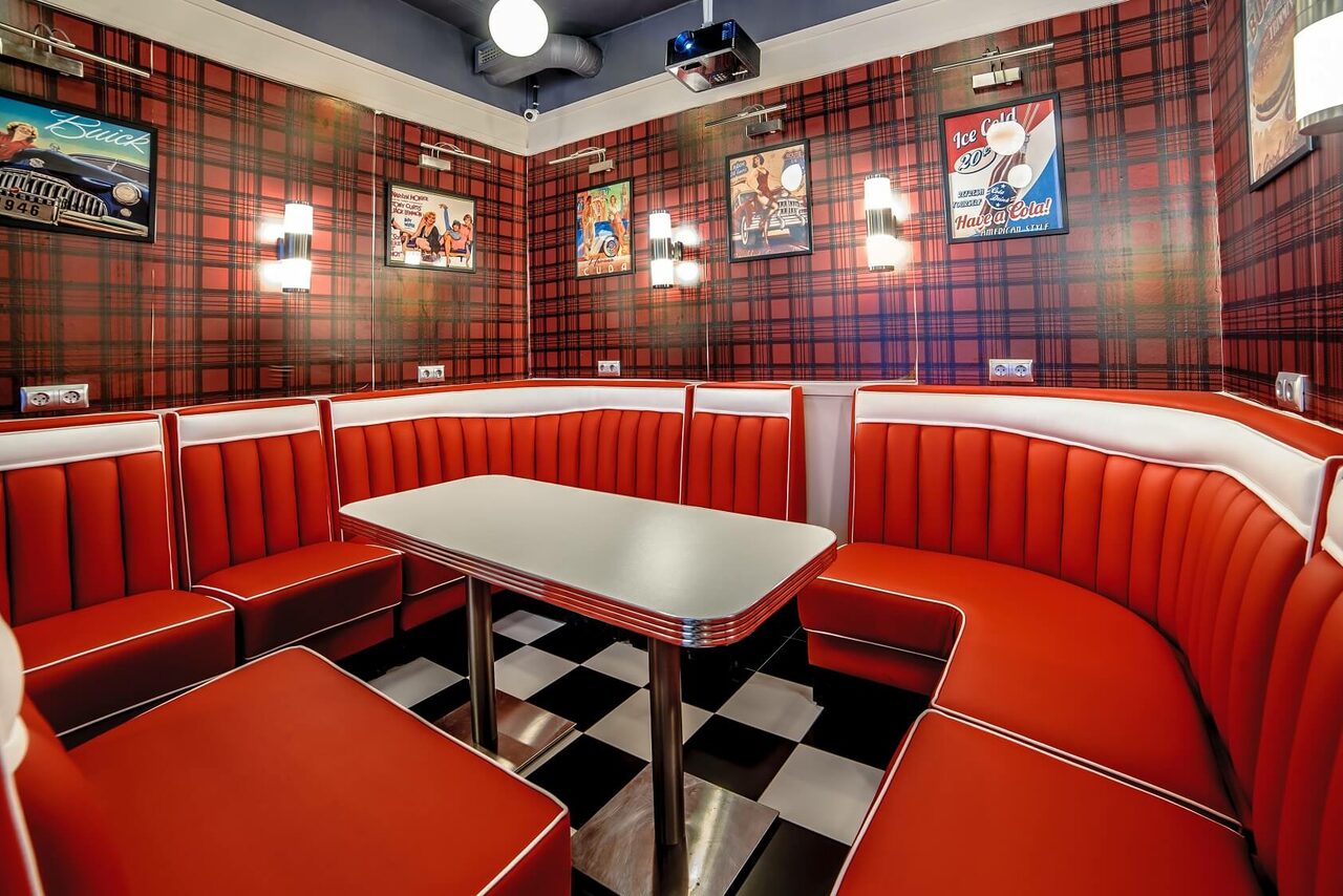 Арендовать Лофт-зал в стиле ретро кафе