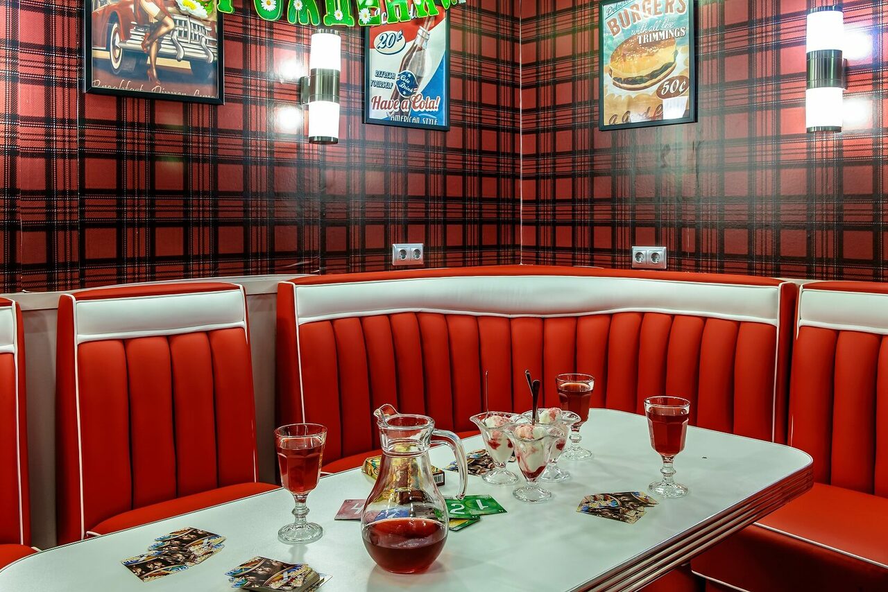 Арендовать Лофт-зал в стиле ретро кафе