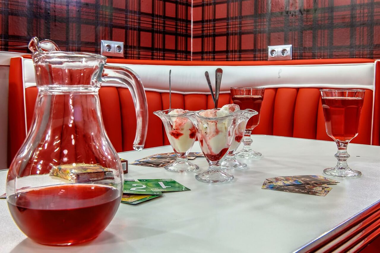 Арендовать Лофт-зал в стиле ретро кафе