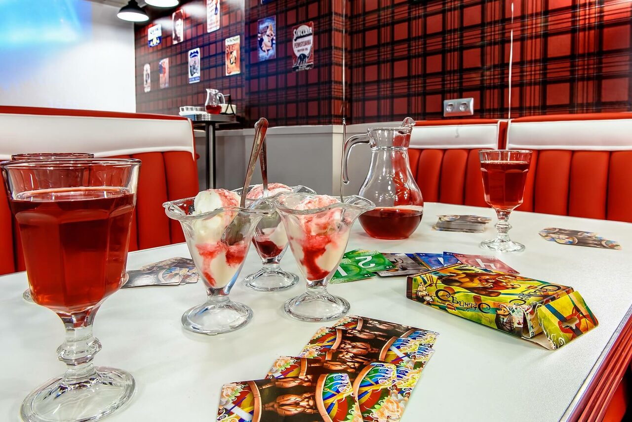 Арендовать Лофт-зал в стиле ретро кафе