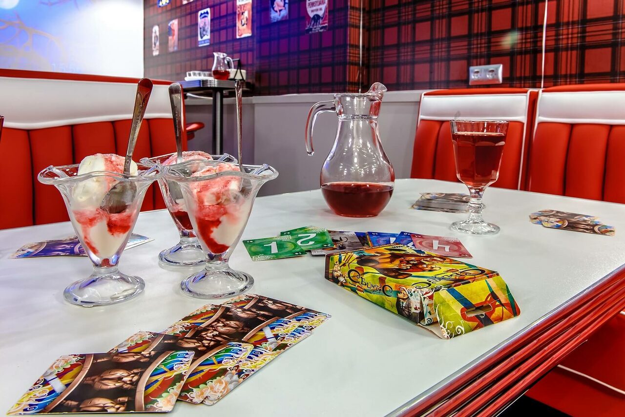 Арендовать Лофт-зал в стиле ретро кафе