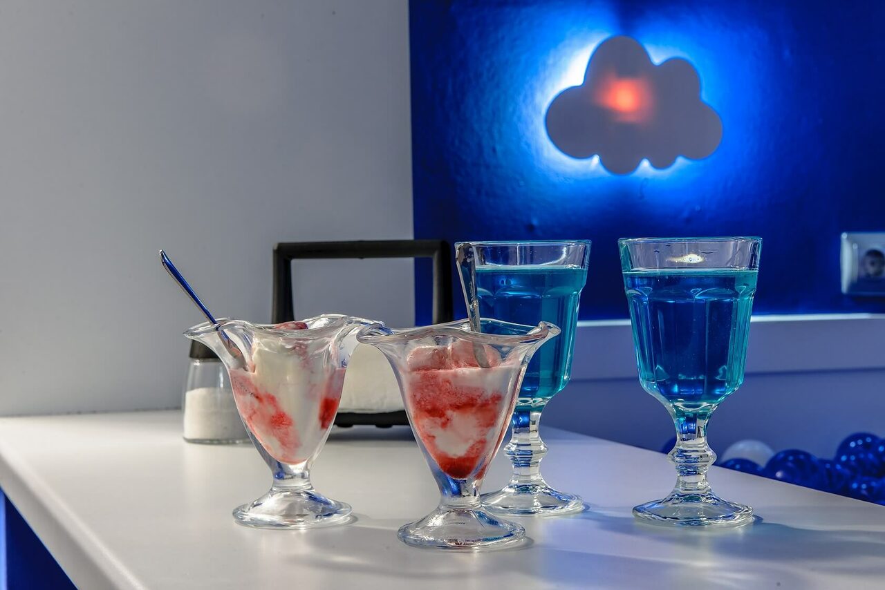 Арендовать Лофт-зал в синих тонах для небольших мероприятий 