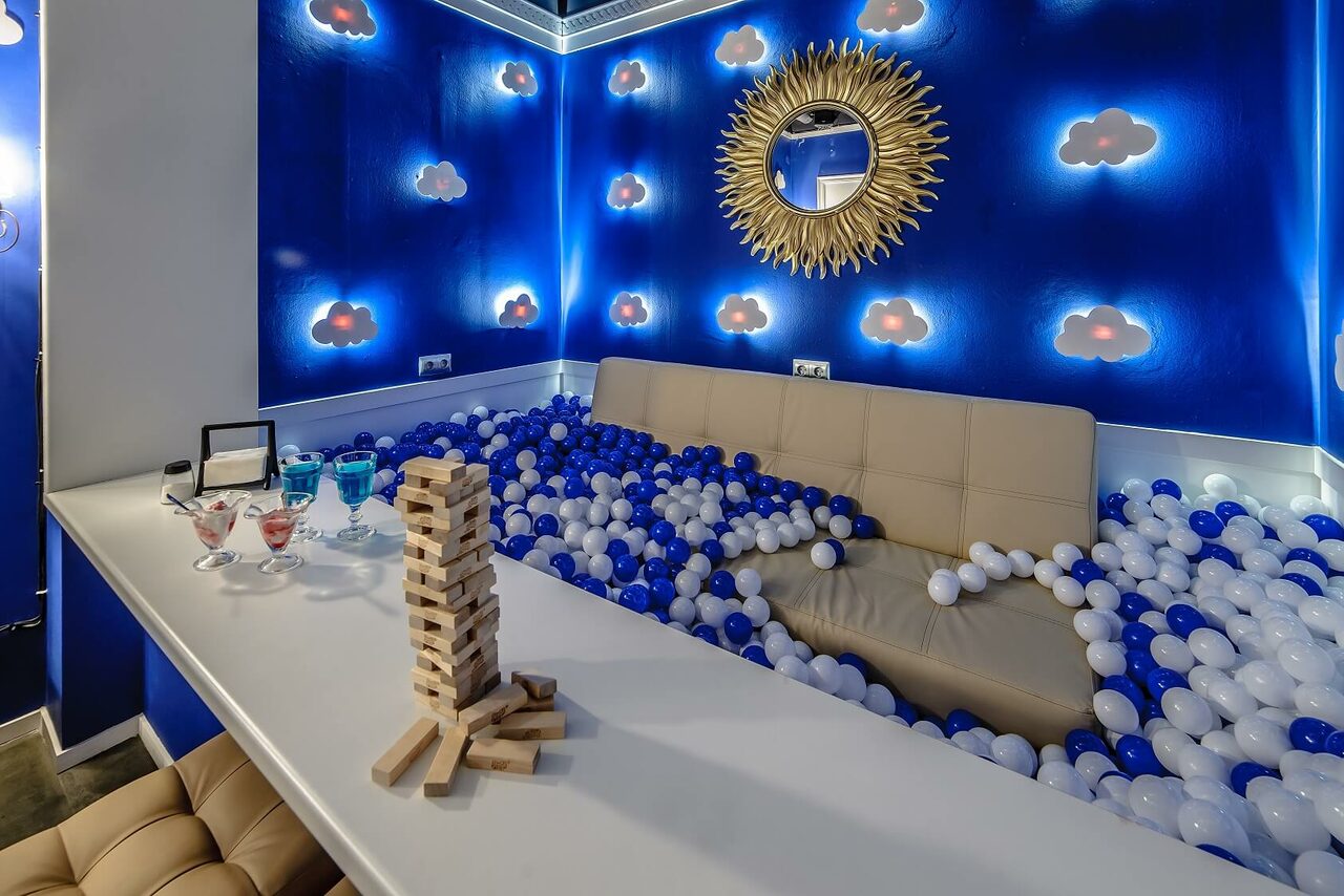 Арендовать Лофт-зал в синих тонах для небольших мероприятий 