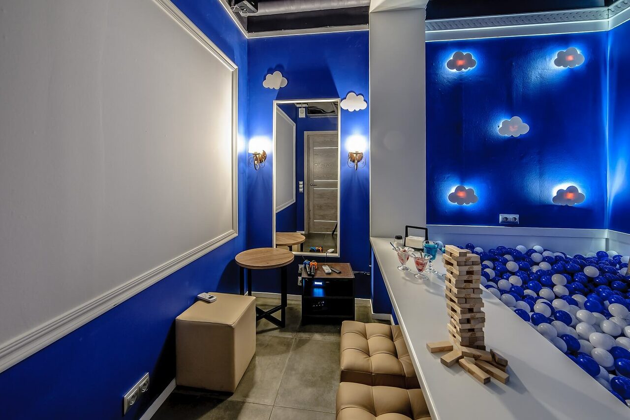 Арендовать Лофт-зал в синих тонах для небольших мероприятий 