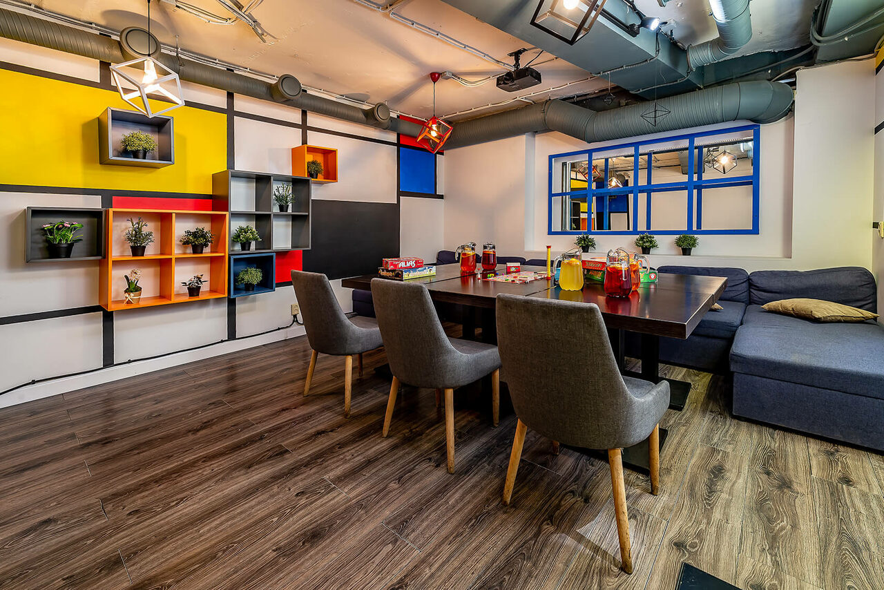 Арендовать Лофт-зал в художественном стиле 