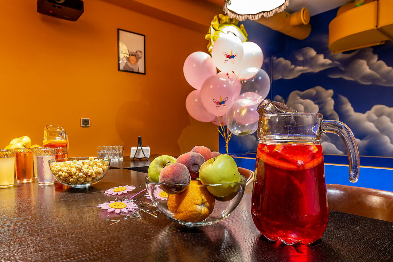 Арендовать Лофт-зал с тёплыми оттенками 