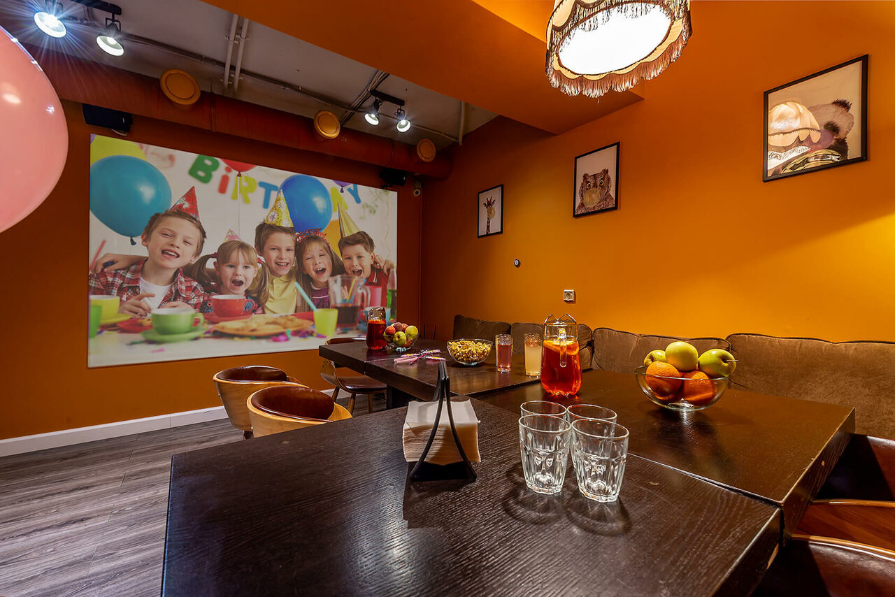 Арендовать Лофт-зал с тёплыми оттенками 