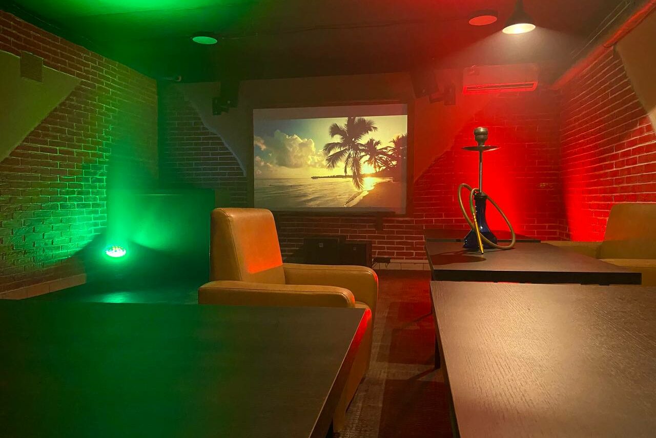 Арендовать Лофт-комната с проектором 