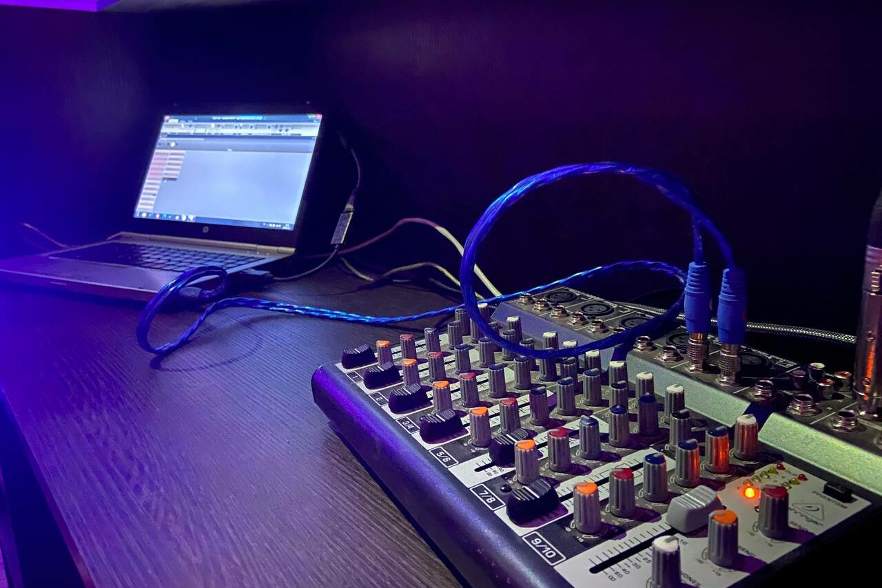 Арендовать Лофт-комната с проектором 