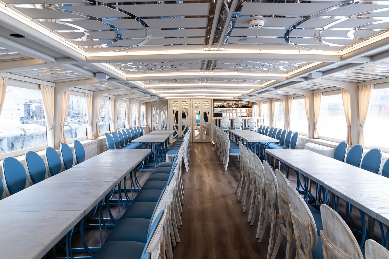 Арендовать Двухпалубный теплоход премиум класса