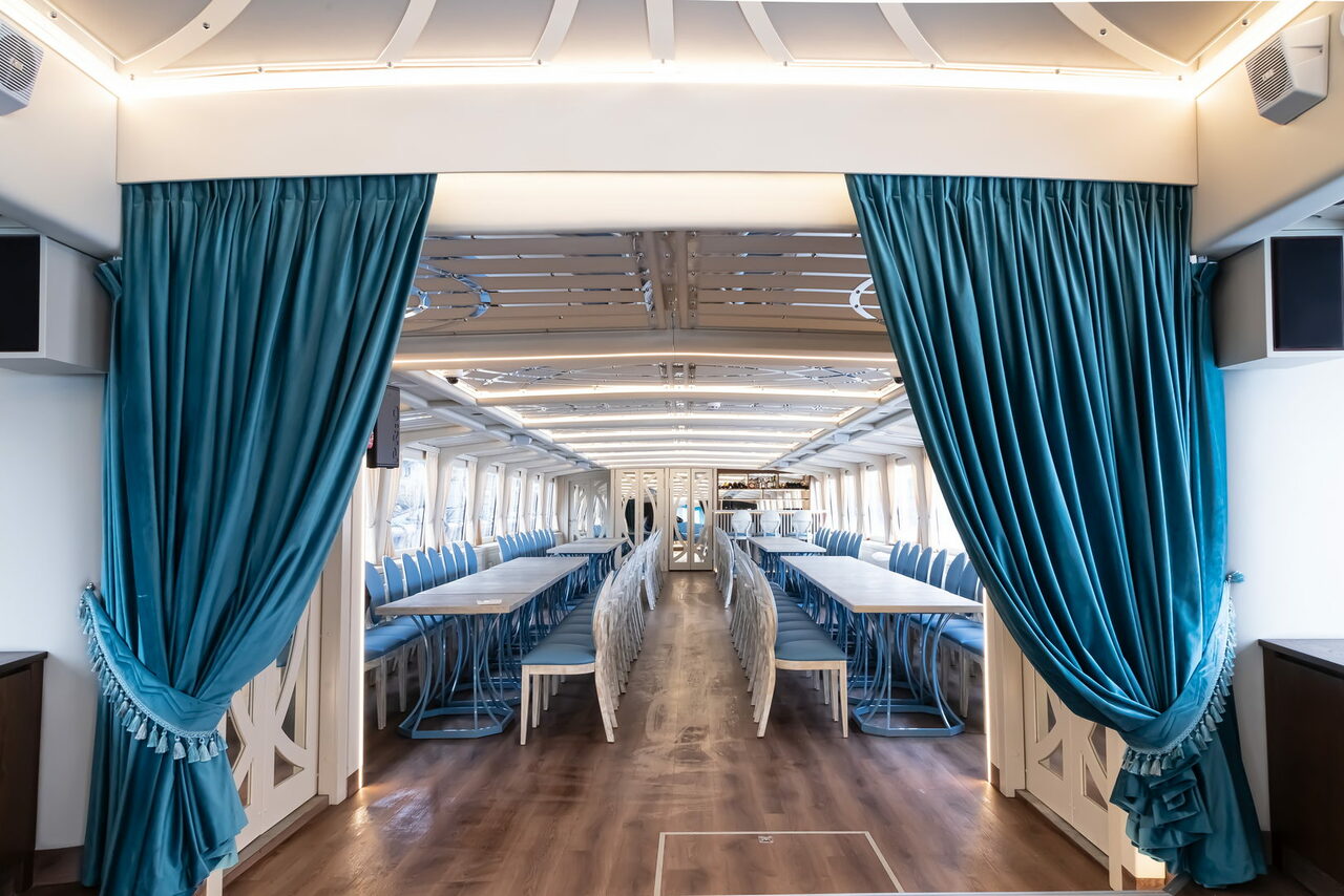 Арендовать Двухпалубный теплоход премиум класса