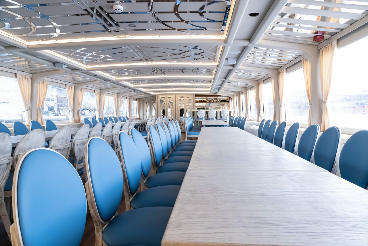 Арендовать Двухпалубный теплоход премиум класса