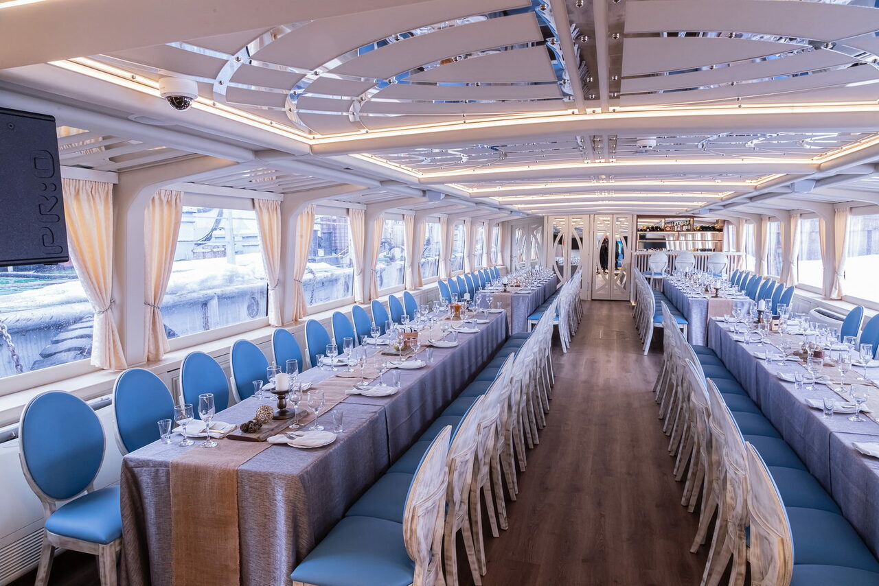 Арендовать Двухпалубный теплоход премиум класса