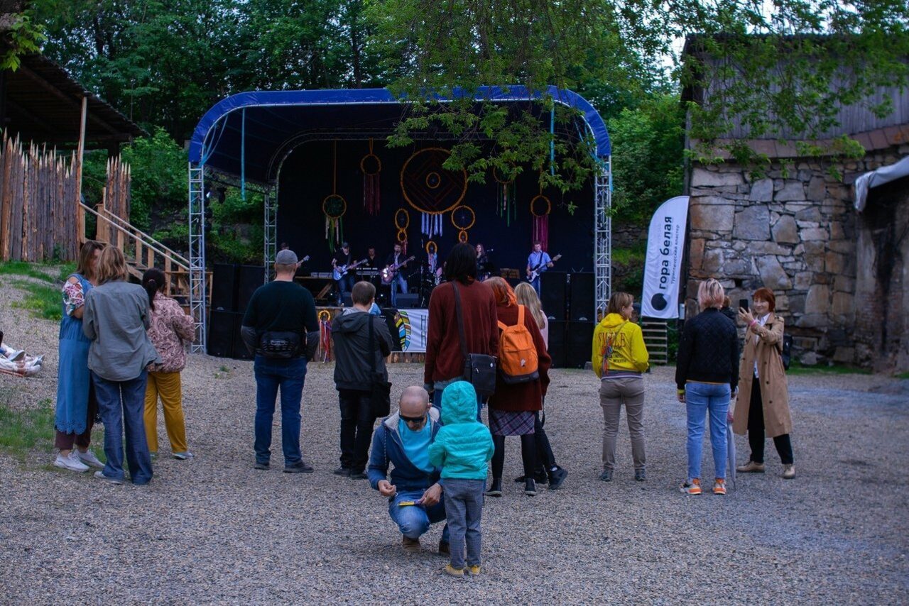 Арендовать Большое пространство из нескольких залов в Черноисточинске