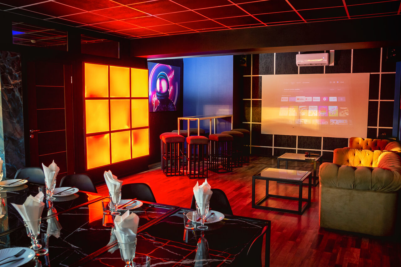 Арендовать ИглуБар. ТехноБар. Просторный лофт с дизайнерской отделкой 