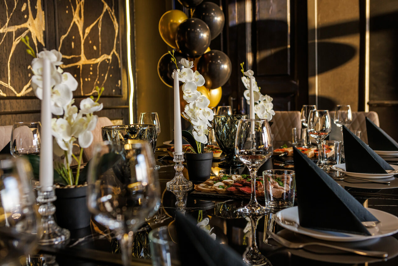 Арендовать ИглуБар. Black Antique. Стильный лофт в тёмных тонах