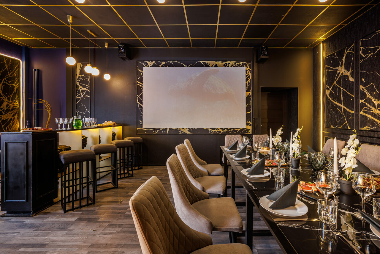 Арендовать ИглуБар. Black Antique. Стильный лофт в тёмных тонах