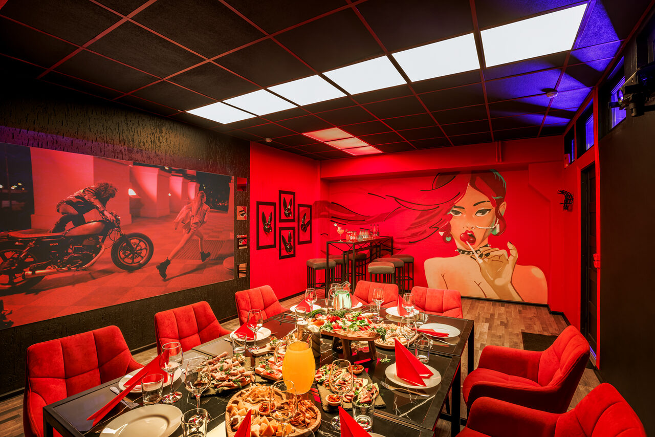 Арендовать ИглуБар. Bad girl. Тёмный лофт в красных оттенках