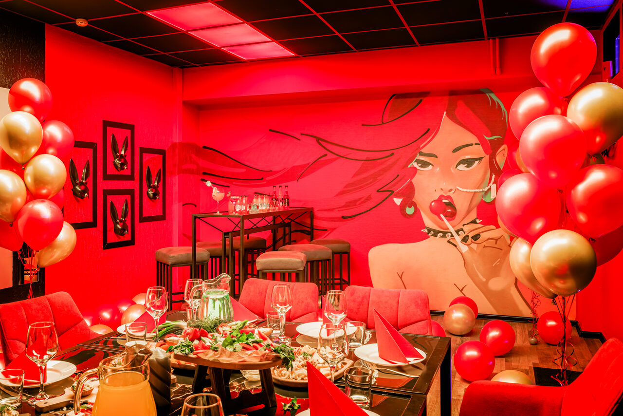 Арендовать ИглуБар. Bad girl. Тёмный лофт в красных оттенках