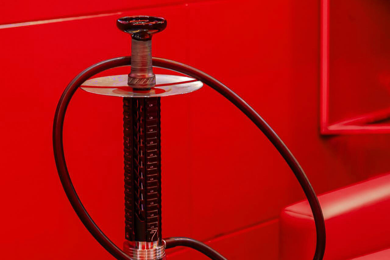 Арендовать ИглуБар. Bad girl. Тёмный лофт в красных оттенках