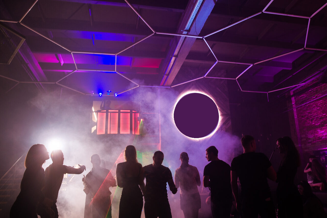 Арендовать FB  Пространство с футбольным полем