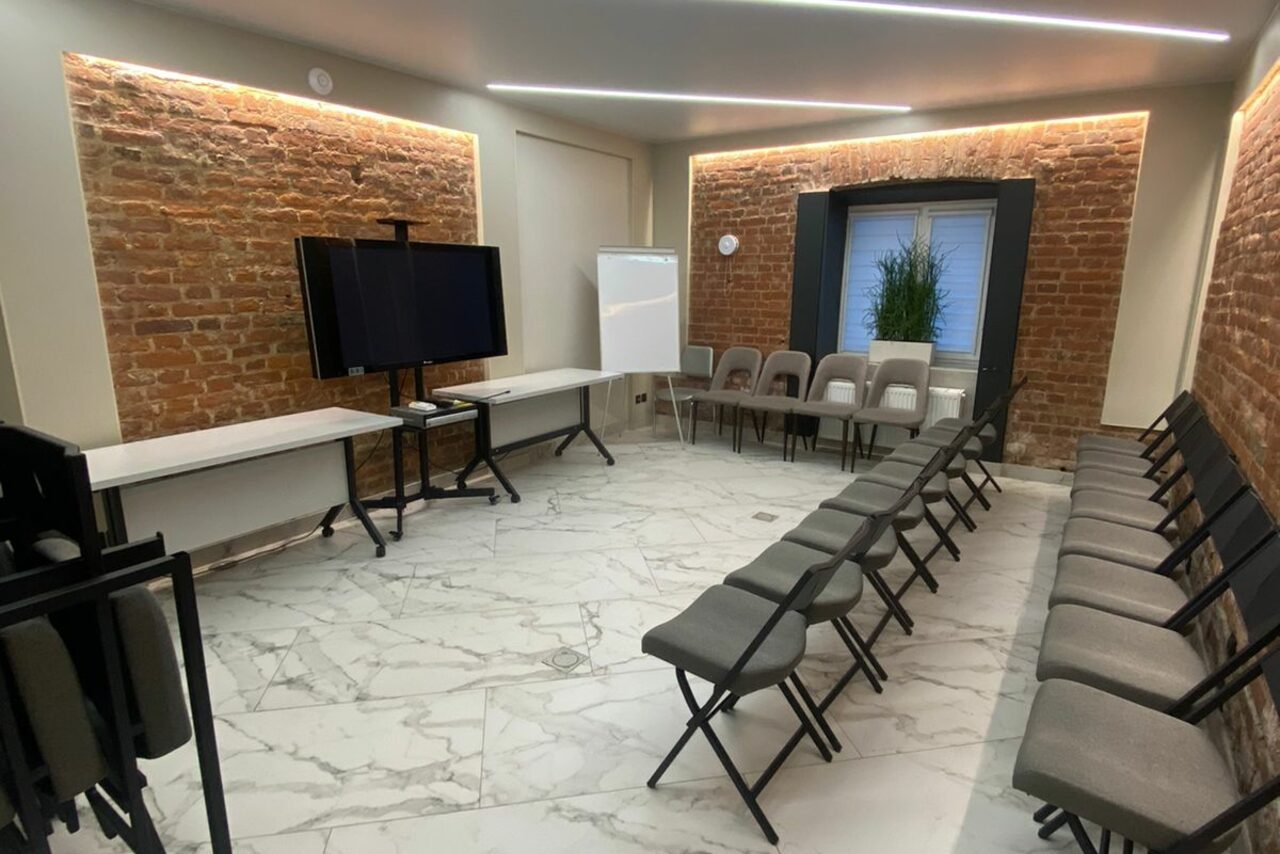 Арендовать Небольшой конференц-зал на 20 человек 