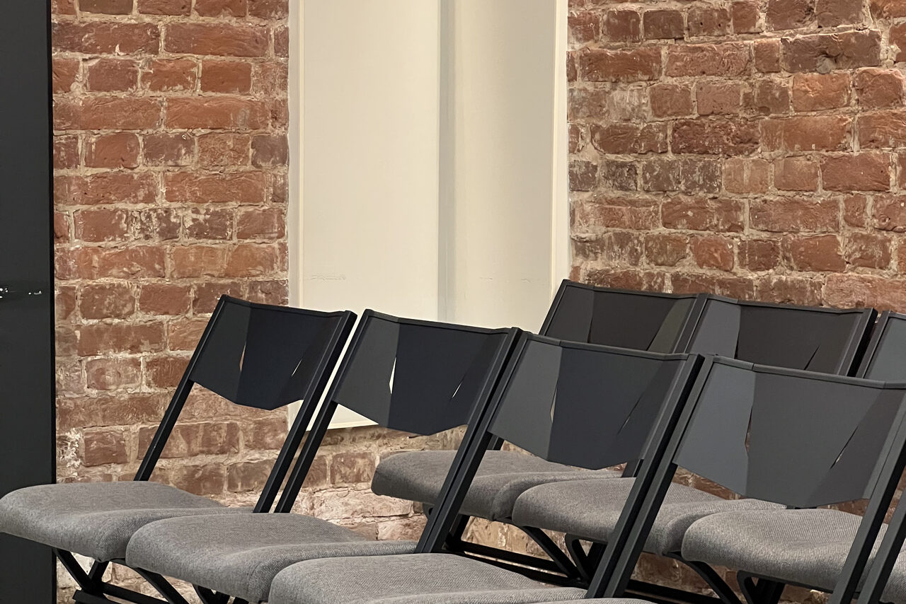 Арендовать Небольшой конференц-зал на 20 человек 