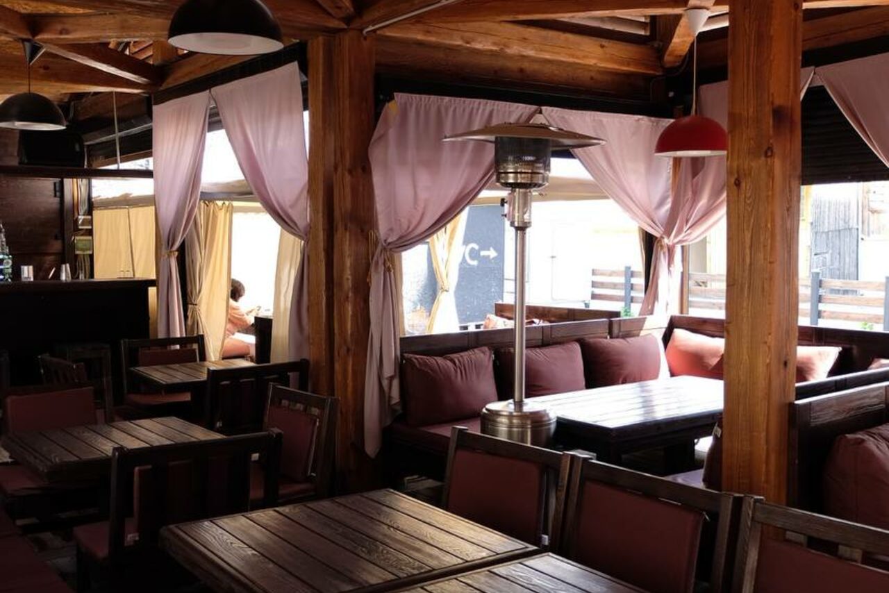 Арендовать Летняя терраса в центре города