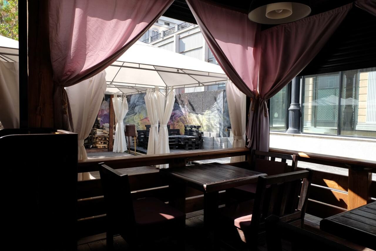 Арендовать Летняя терраса в центре города