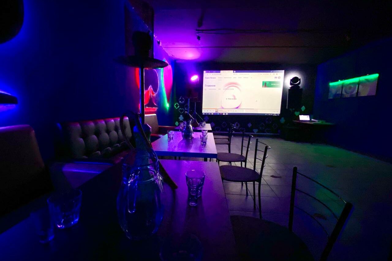 Арендовать Rave Лофт-пространство с неоном