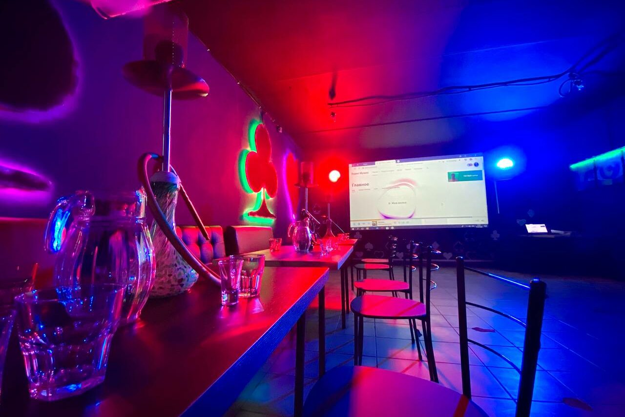 Арендовать Rave Лофт-пространство с неоном