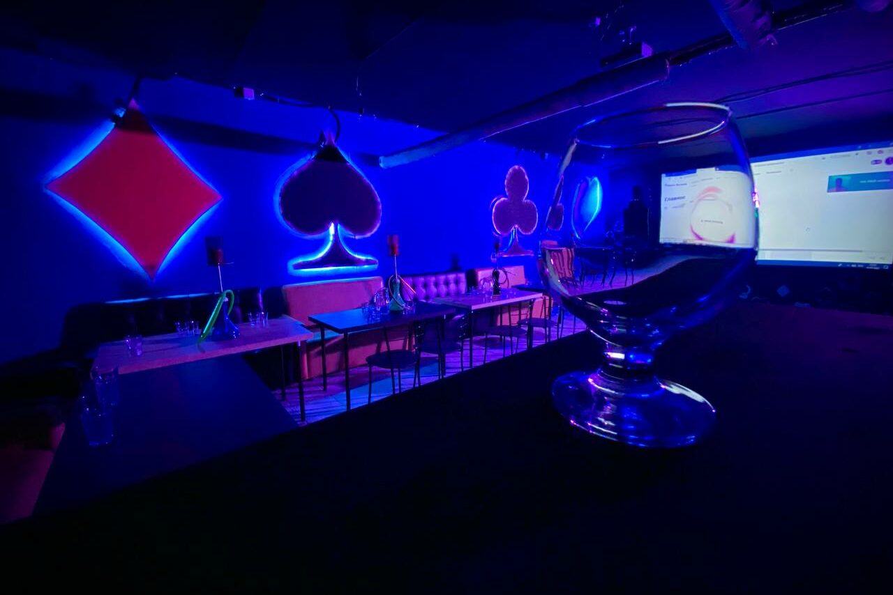 Арендовать Rave Лофт-пространство с неоном