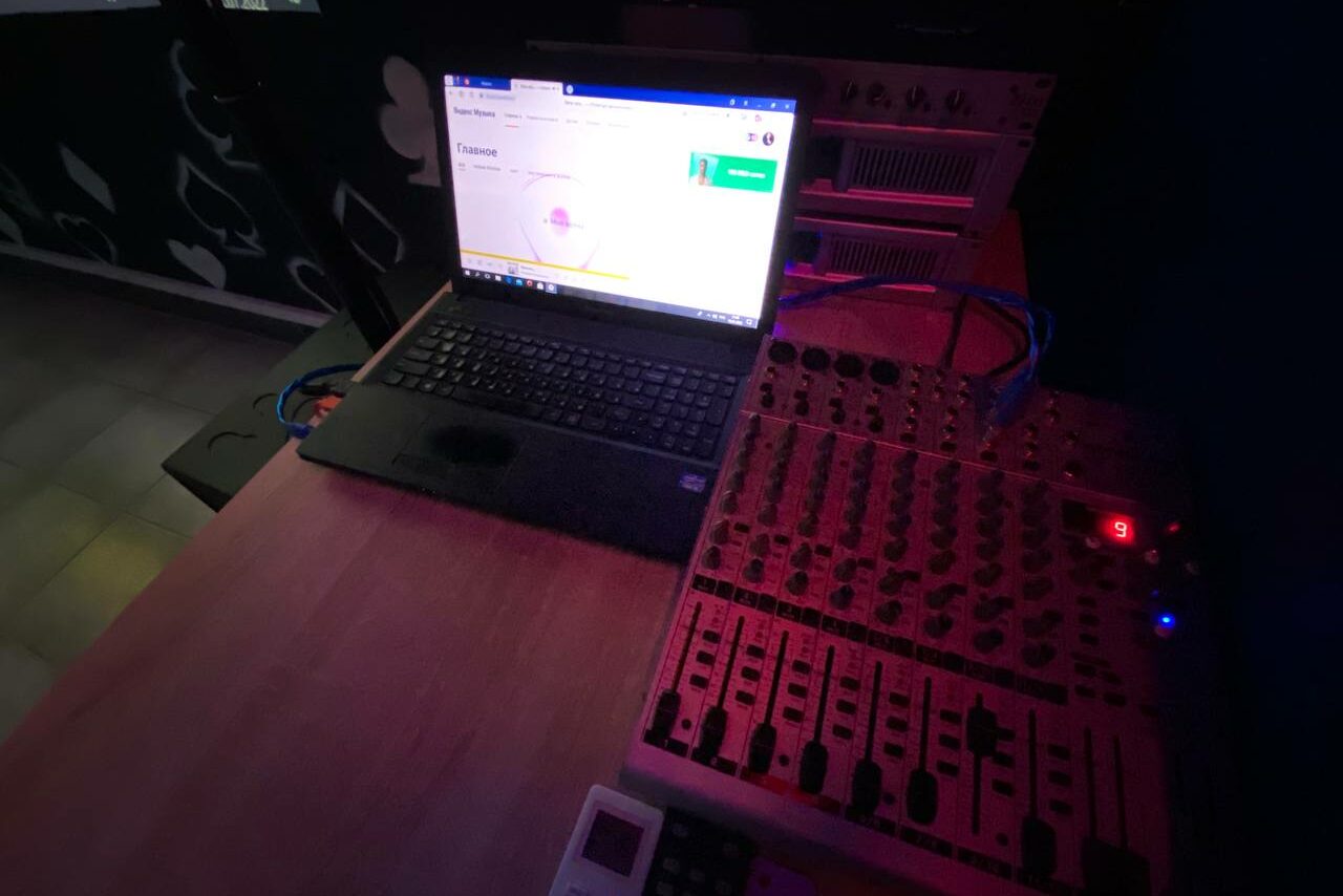 Арендовать Rave Лофт-пространство с неоном