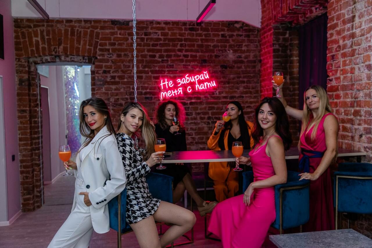 Арендовать Диско-лофт с фотозоной и выходом на залив