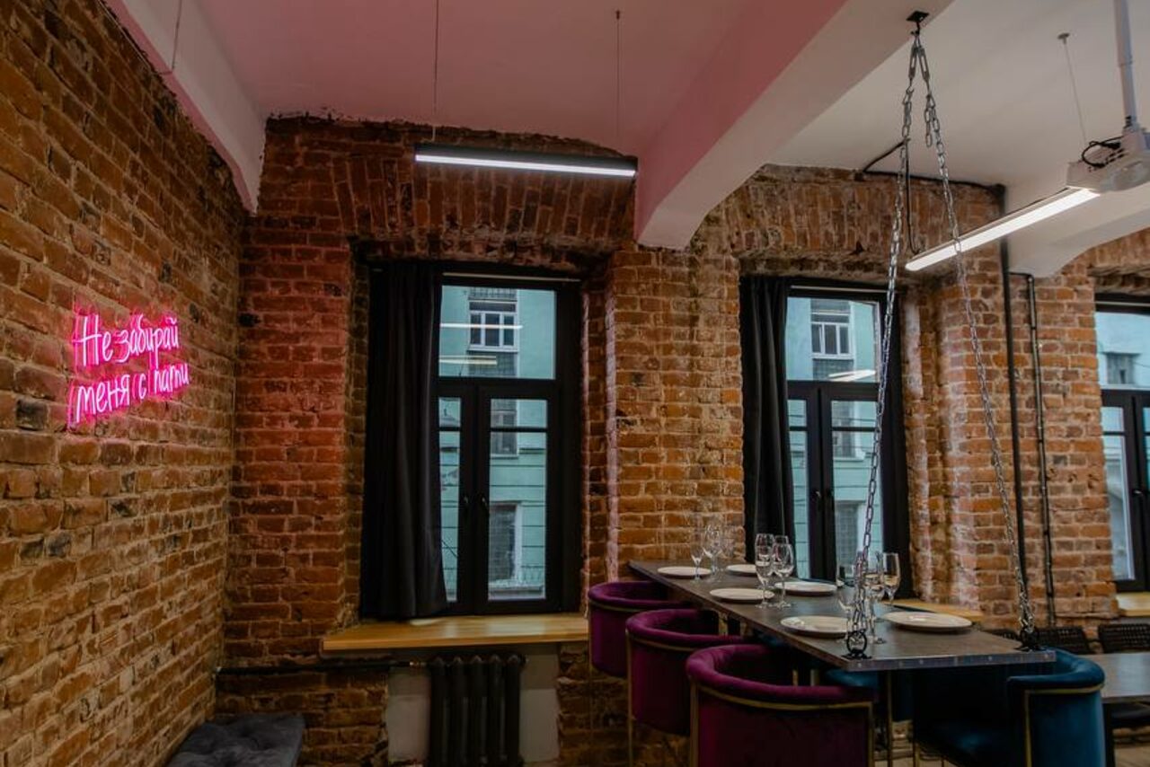 Арендовать Диско-лофт с фотозоной и выходом на залив