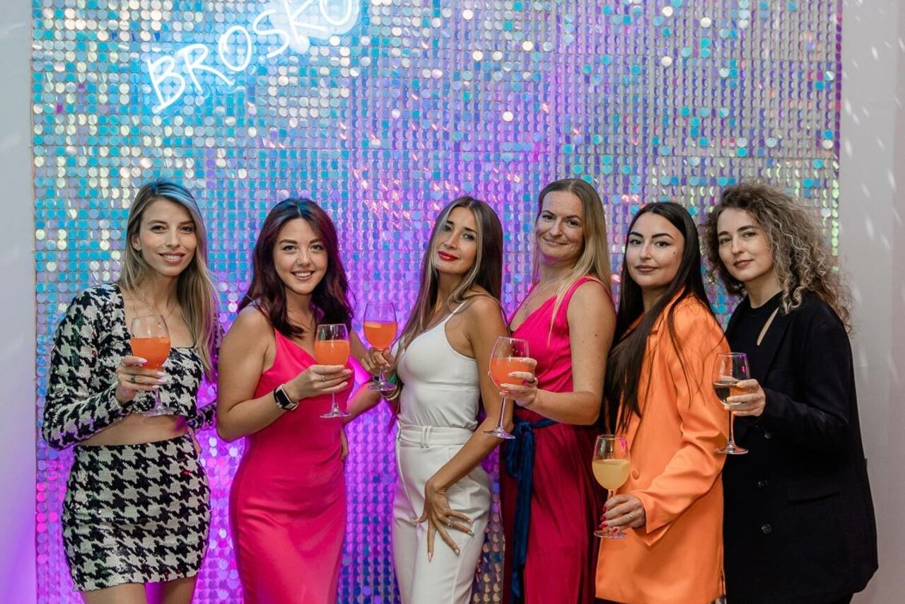 Арендовать Диско-лофт с фотозоной и выходом на залив