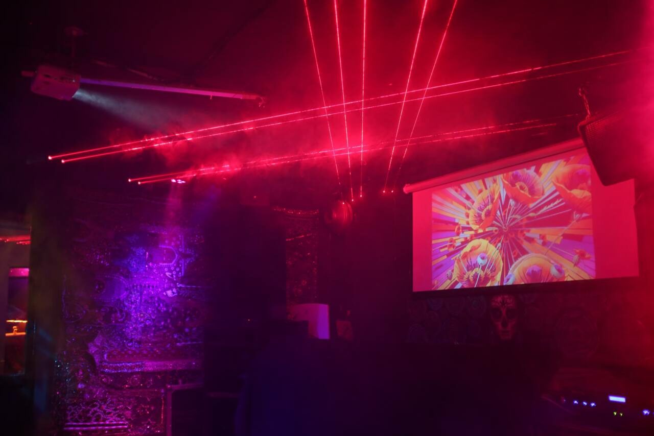 Арендовать Клуб с профессиональным звуковым оборудованием