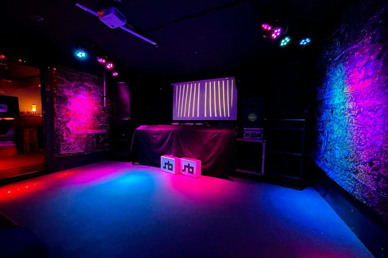 Арендовать Клуб с профессиональным звуковым оборудованием