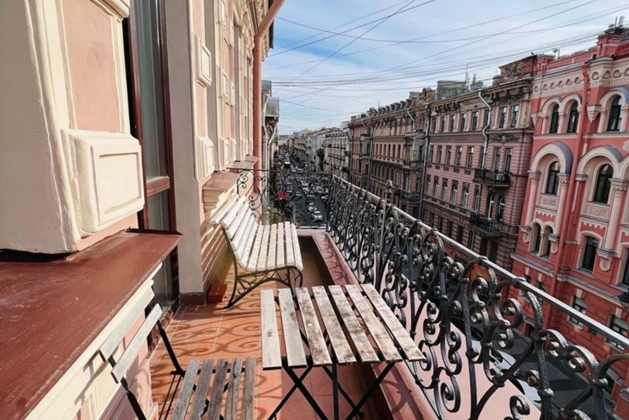 Арендовать Топчик Лаундж зона с балконом 