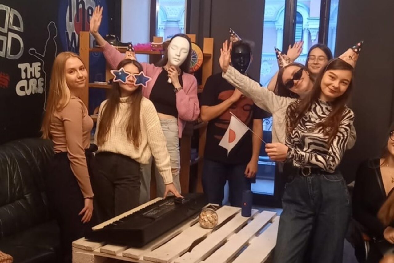 Арендовать Топчик Лаундж зона с балконом 