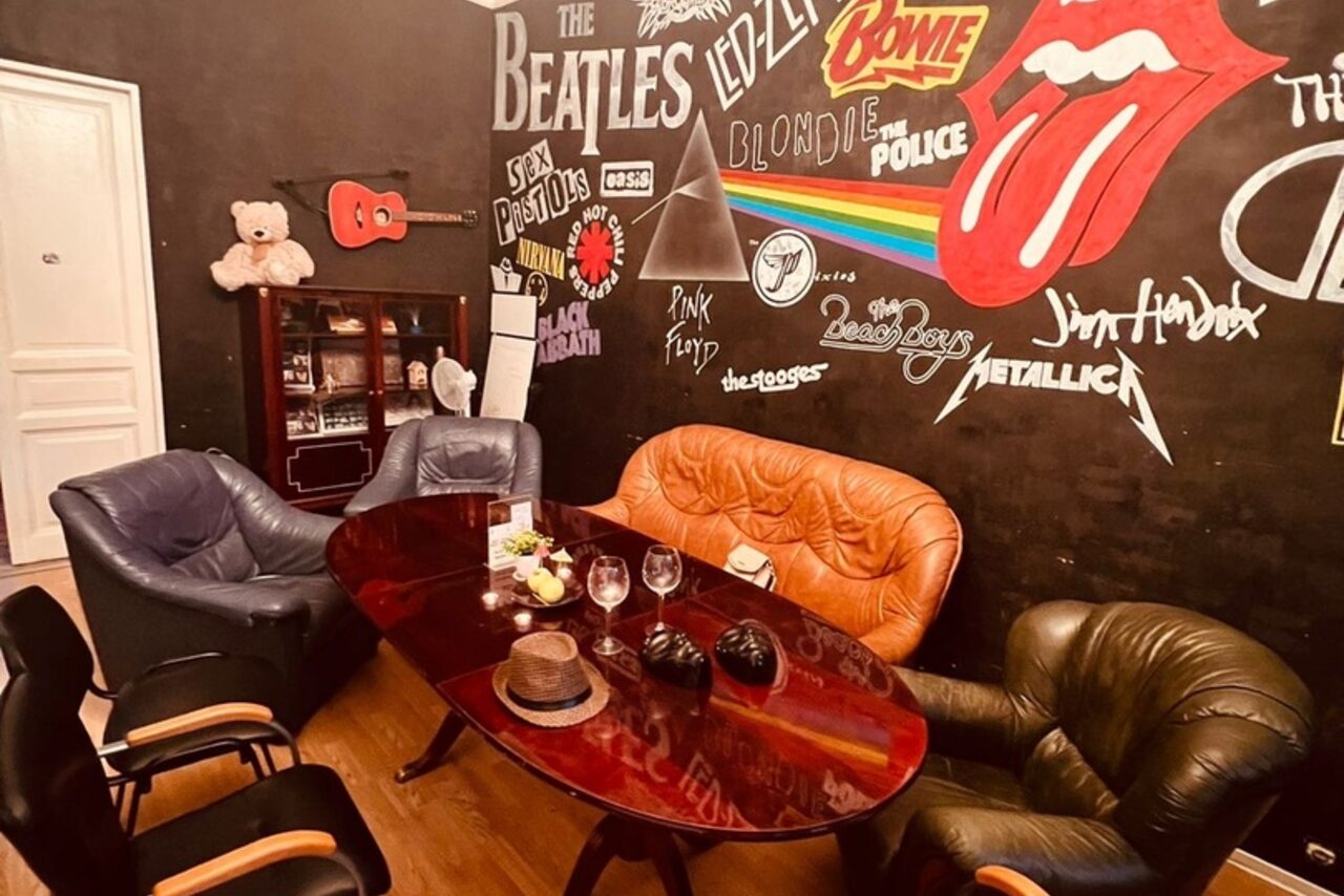 Арендовать Топчик Лаундж зона с балконом 