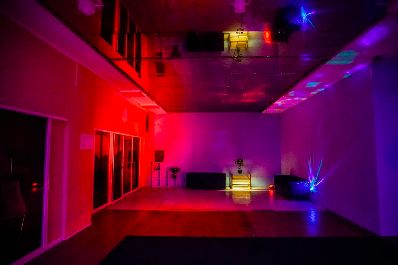 Арендовать EmpireLoft Лофт с зеркальным потолком