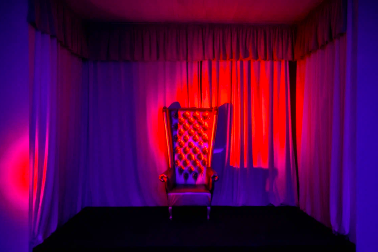 Арендовать EmpireLoft Лофт с зеркальным потолком