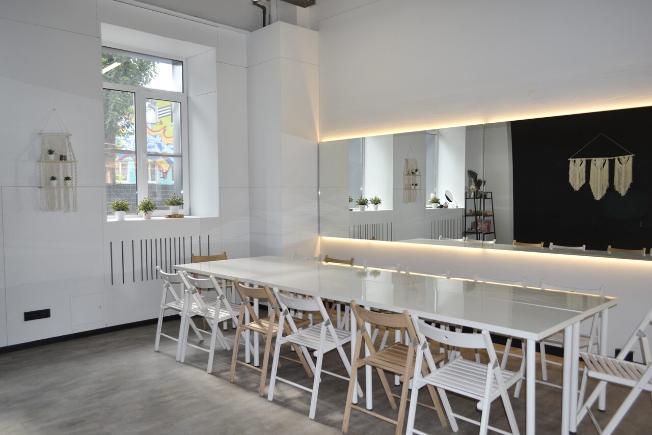 Арендовать Meet.Moscow Светлое пространство с зеркалом