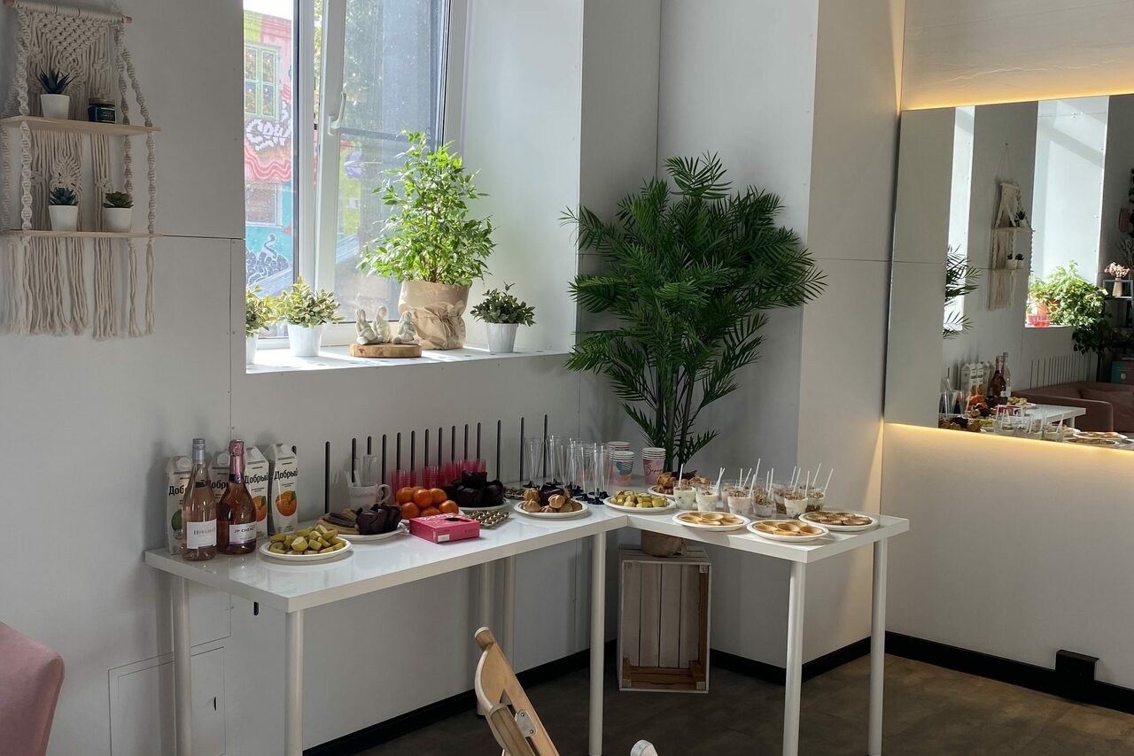 Арендовать Meet.Moscow Светлое пространство с зеркалом